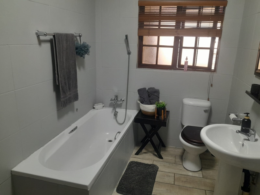 3 Bedroom Property for Sale in Waterval East North West